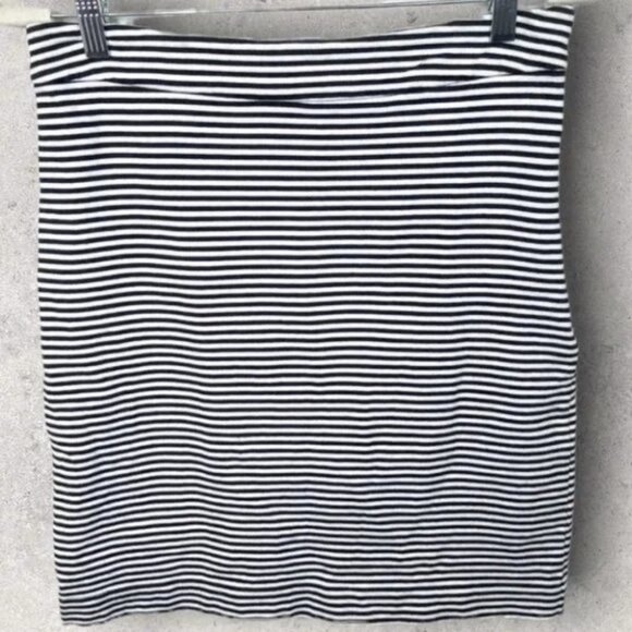 Kate Spade Black and White Striped Mini Skirt Pencil Size 6 Stretch Minimalist - Picture 1 of 6